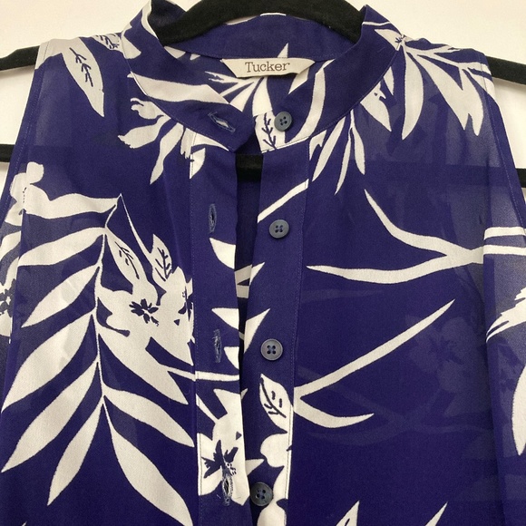 Tucker Silk Floral Blouse Size XXS - Picture 3 of 6
